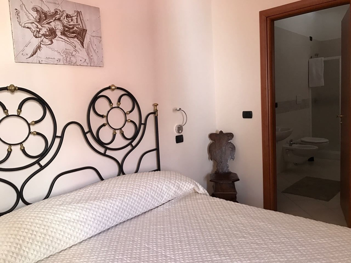 Bedroom 2, B&B San Lorenzo, Bari