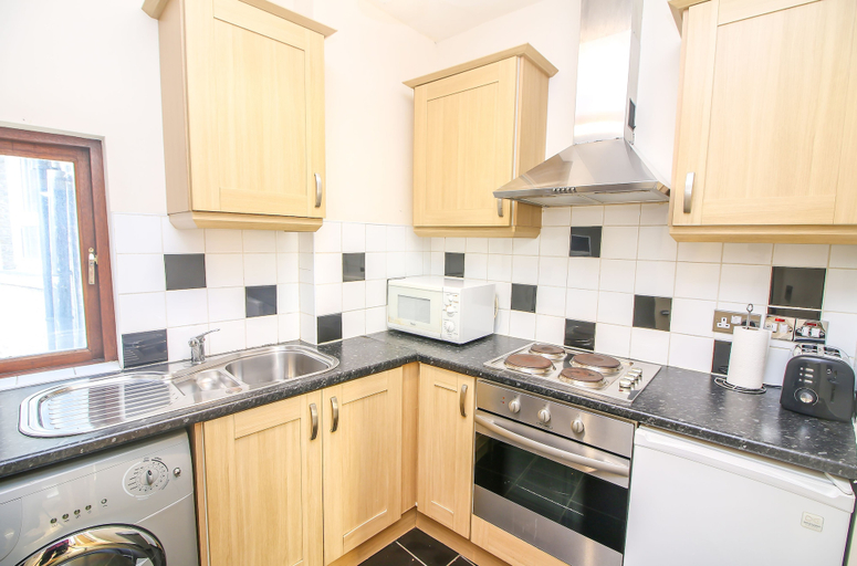 Others 5, Studio Flat near Liverpool Street, London