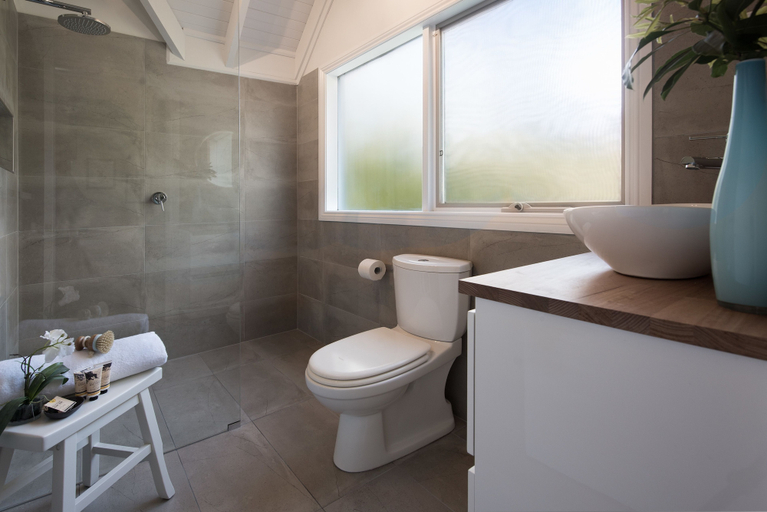 Bathroom 4, Briars Cottage - Daylesford, Hepburn - East