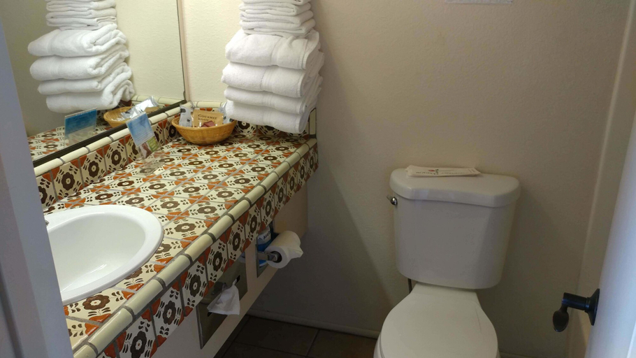 Bathroom 4, Beaver Creek Inn, Yavapai