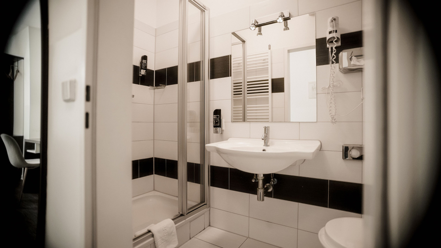 Bathroom 5, Hotel Prens Berlin, Berlin