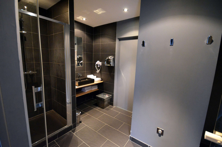 Bathroom 5, Kyriad DIJON EST - Mirande, Côte-d'Or