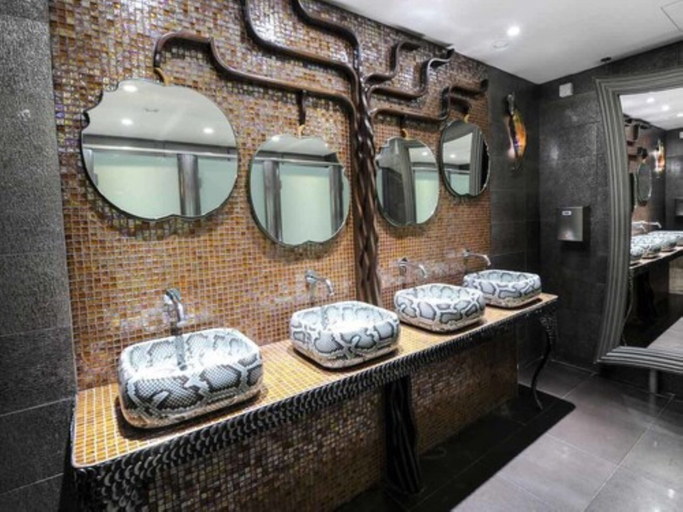 Bathroom 5, The Pinewood Hotel, Buckinghamshire