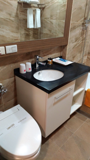 Bathroom 5, Emperor Hotel, Taipei City