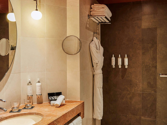 Bathroom 5, Nest Hotel Paris la D�fense - MGallery Collection, Hauts-de-Seine