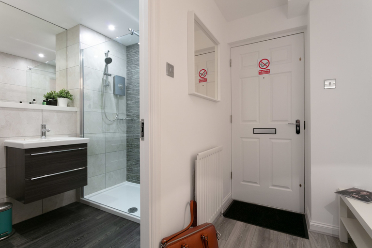 Bathroom 2, Forbes Retreat - Donnini Apartments, South Ayrshire