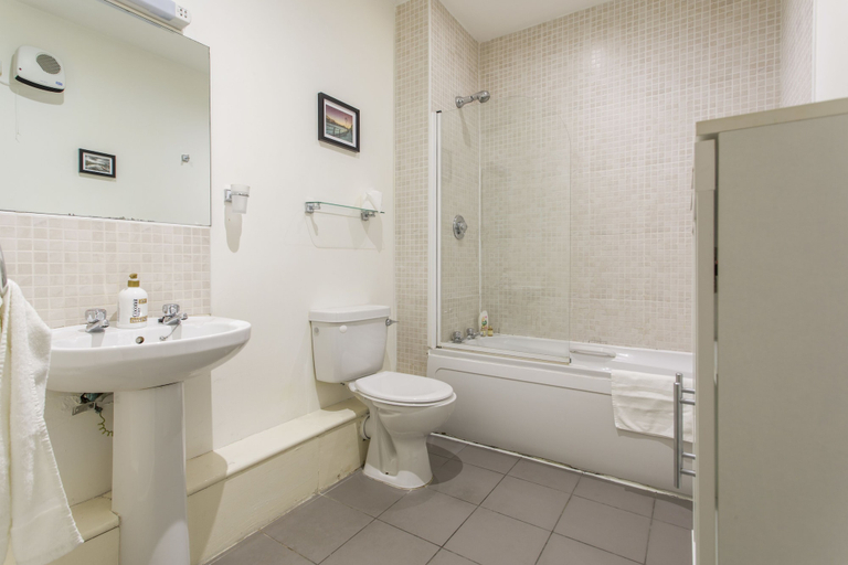 Bathroom 3, The Artane Self Catering, Dublin