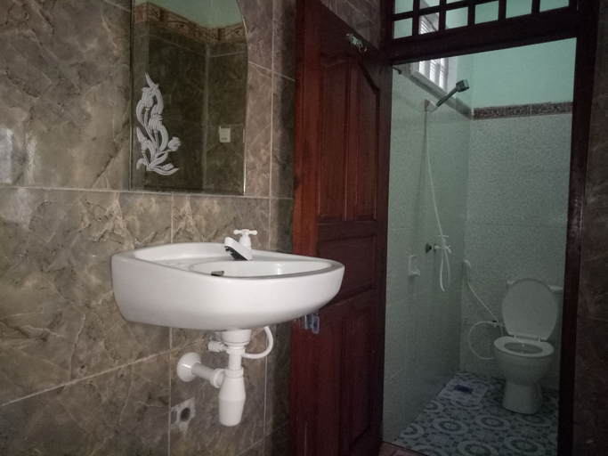 Bathroom 4, Krisna Bungalow and Restaurant, Lombok