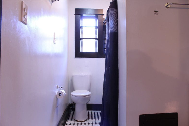 Bathroom 3, 2939, San Diego