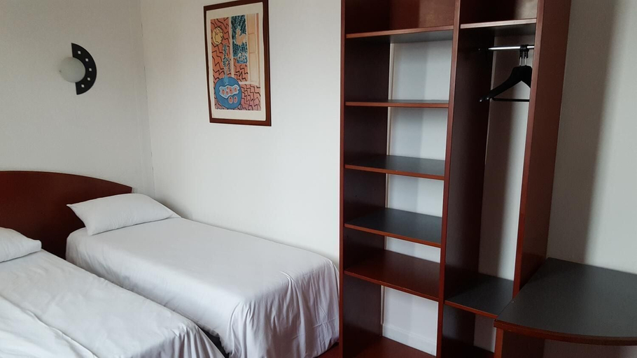 Bedroom 5, Hôtel le Clémenceau, Nord