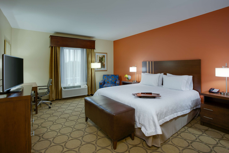 Bedroom 2, Hampton Inn & Suites Philadelphia/Bensalem, Bucks