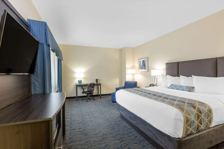Bedroom 3, Baymont by Wyndham Des Moines Airport, Polk