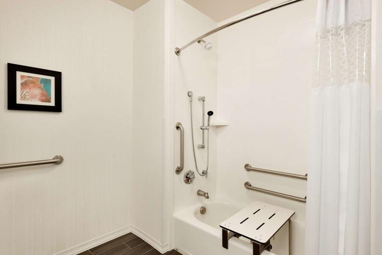 Bathroom 5, Hampton Inn & Suites Monroe, Ouachita