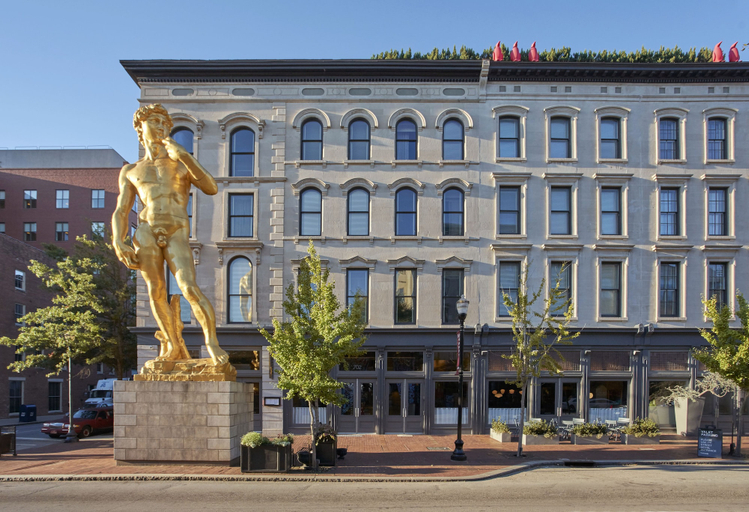 Exterior & Views