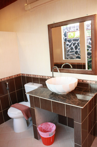Bathroom 4, Waterside Resort, Pran Buri
