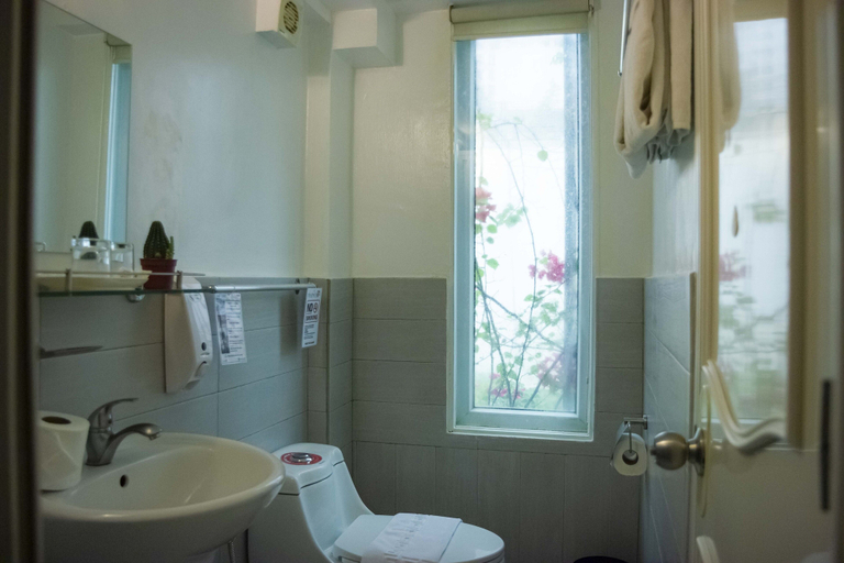 Bathroom 4, Franchise One Hotel, Makati City