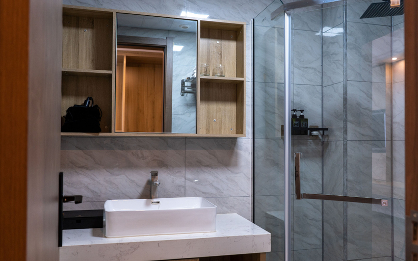 Bathroom 4, G.C Royal Hotel, Accra