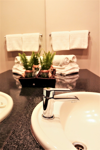 Bathroom 4, Mantenga Lodge, Lobamba