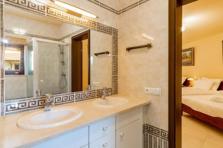 Bathroom 3, La Hacienda, Vlaams Brabant