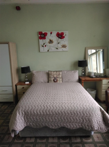 Bedroom 3, The New Beehive Inn, Bradford