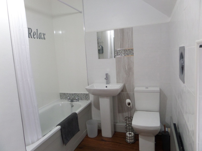 Bathroom 2, Antrim Coast Apartments, Causeway Coast and Glens