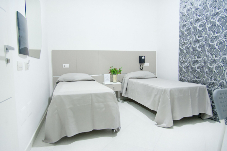 Bedroom 4, Hotel Regina, Caserta