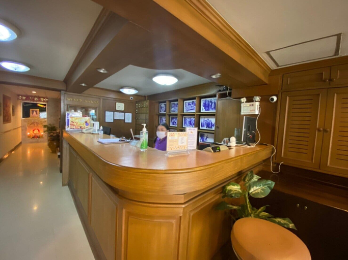 Others 4, Honey House 2, Khlong Toey