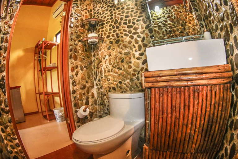 Bathroom 4, Mi Vida Lodge, Aguirre