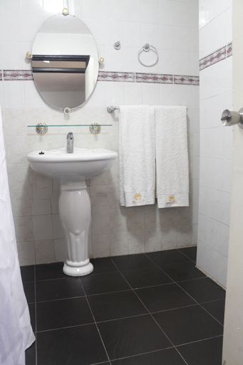 Bathroom 4, Hill View Hotel McCarthy Hills, Ga West