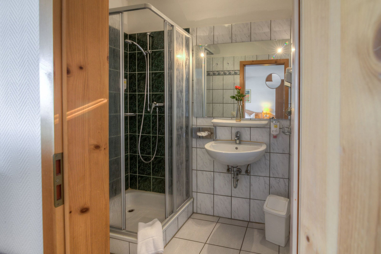 Bathroom 5, Schloss Herrenstein, Uckermark