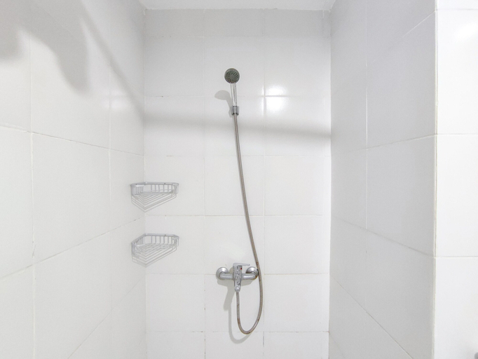 Bathroom 2, Warm And Cozy Style Studio Room At Paltrow City Apartment, Semarang