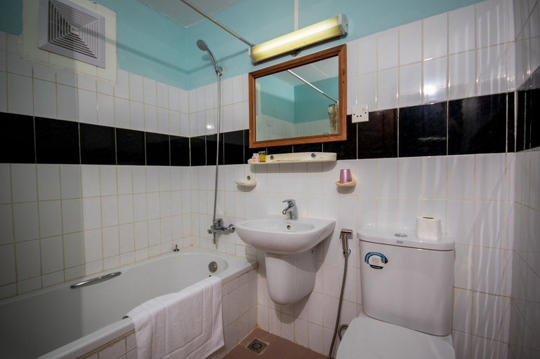 Bathroom 3, Ruby True Hotel, Myingyan