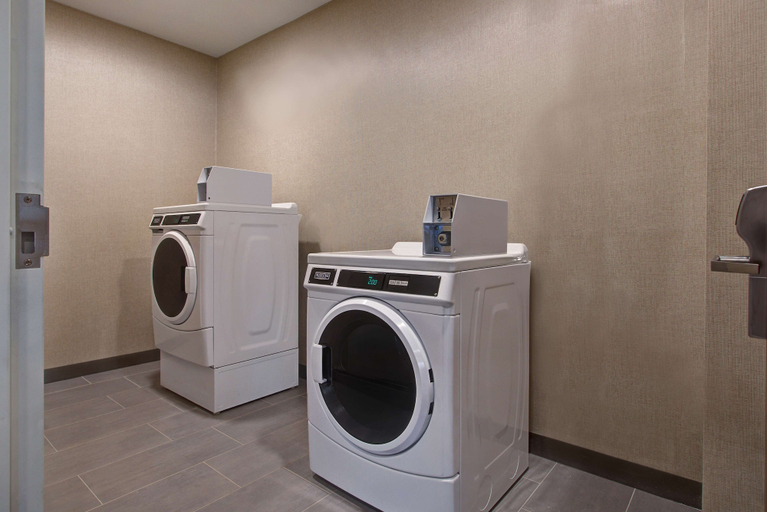 Bathroom 5, Hampton Inn by Hilton Brockville, Leeds and Grenville