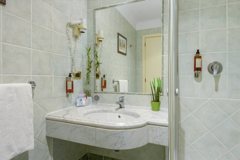 Bathroom 4, Hotel Gambrinus, Rome
