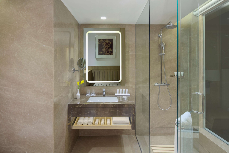 Bedroom 5, Radisson Gurugram Udyog Vihar, West