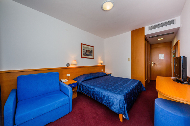 Bedroom 4, Hotel Medena Budget, Seget