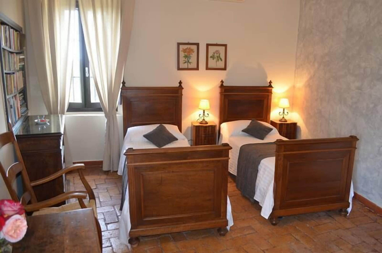 Bedroom 2, Casale Colleoni, Rome