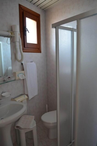 Bathroom 4, Hotel Berna, Venezia