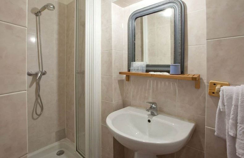 Bathroom 5, Hôtel Esmeralda, Paris