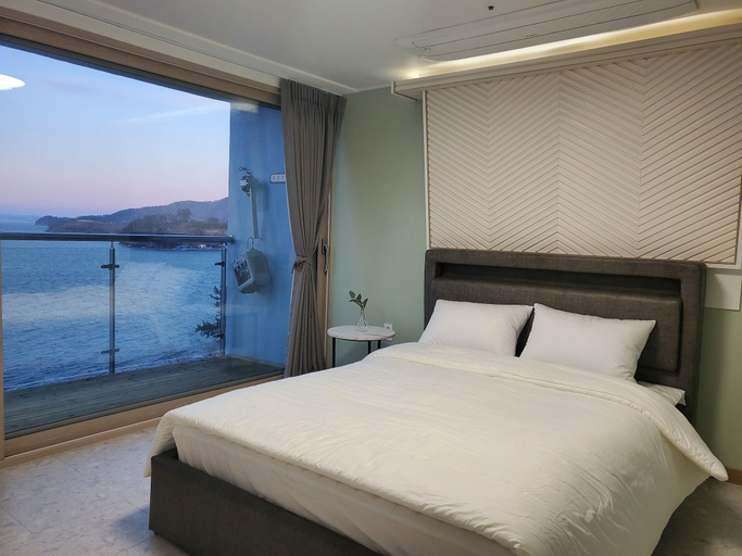 Bedroom 2, Siesta, Namhae