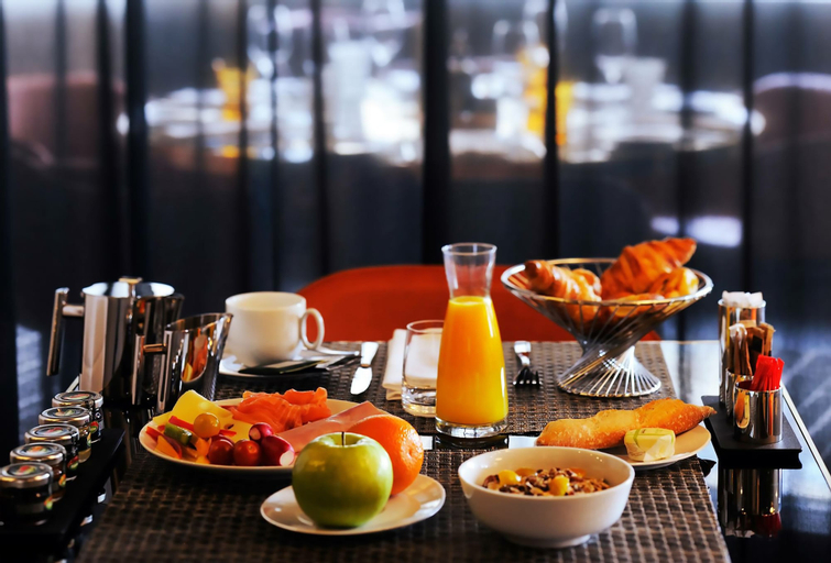 Food & Drinks 13