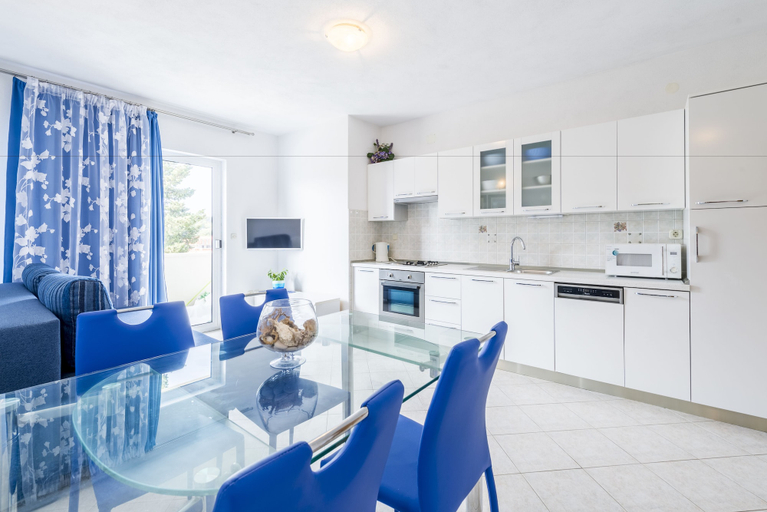 Others 5, Apartmani Nikolina, Hvar