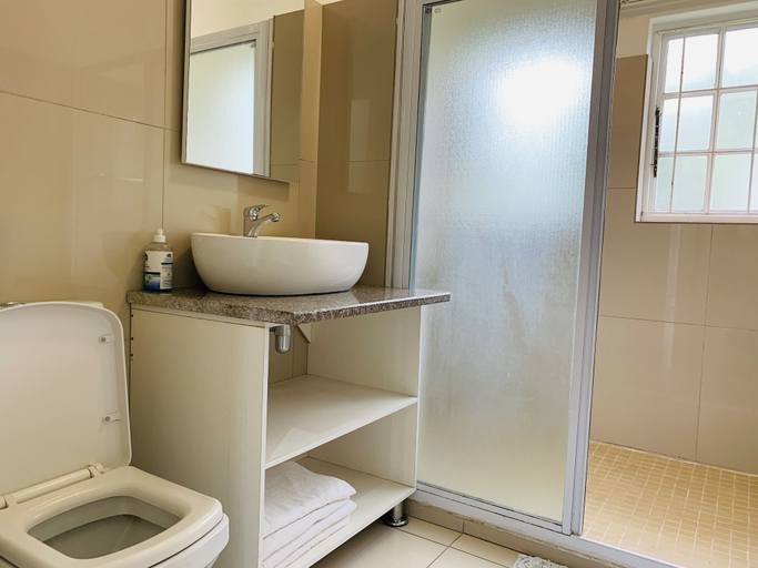 Bathroom 4, Edens Guest House, eThekwini