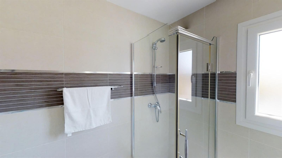 Bathroom 4, Exquisite Villa Near Beach - Heated Pool, Málaga