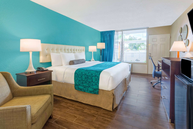 Bedroom 4, Howard Johnson by Wyndham Lakeland, Polk