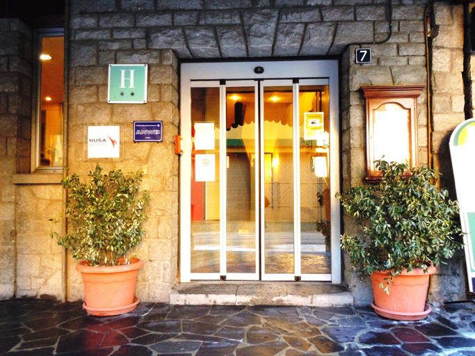 Exterior & Views 2, Hotel Urogallo, Lleida