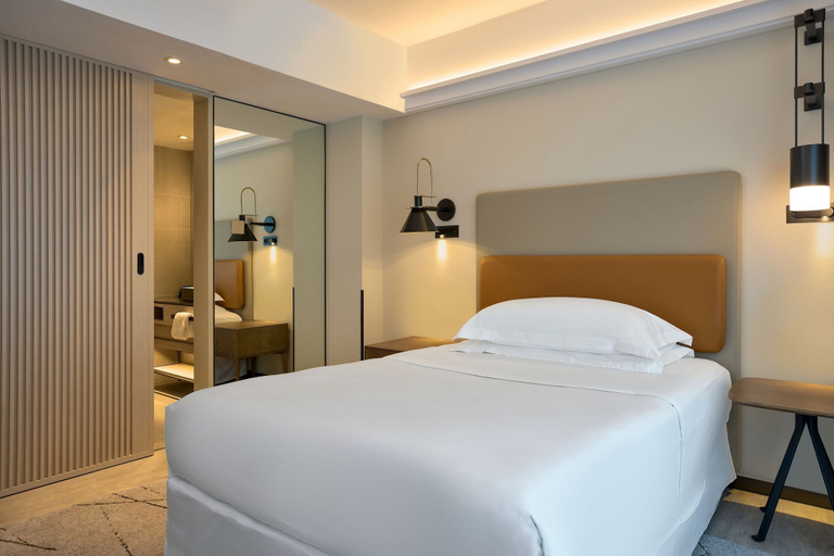 Bedroom 4, Sheraton Hong Kong Hotel & Towers, Kowloon