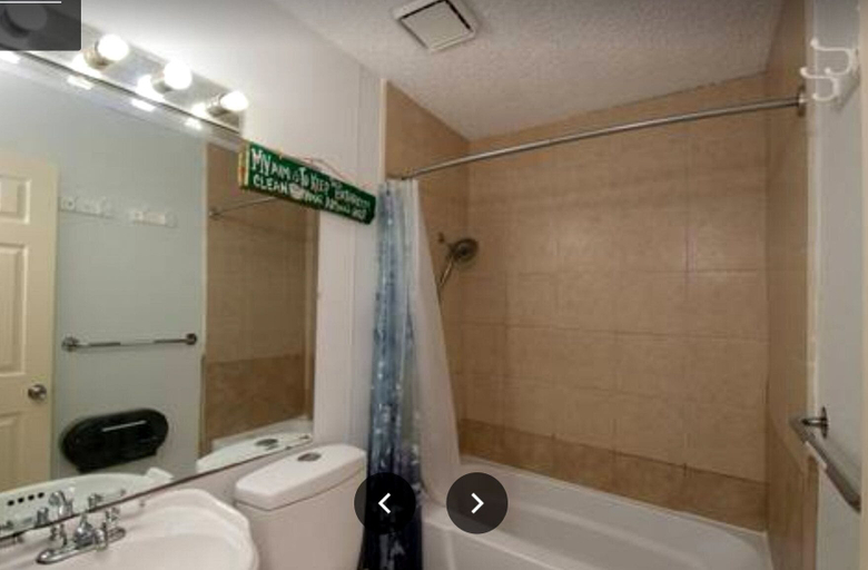 Bathroom, Wild Wild West Backpackers Hostel, Irving