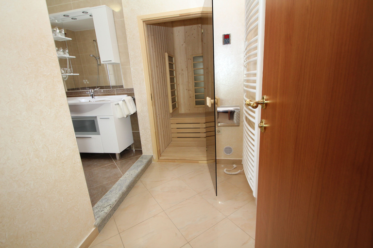 Bathroom 5, Hotel Trogir Palace, Trogir