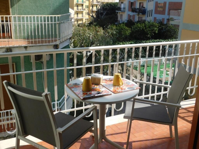 Others 5, Orange Suites, Napoli